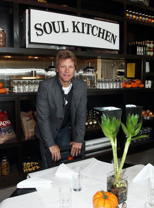 Hai nhà hàng Soul Kitchen của Bon Jovi ở Red Bank, New Jersey khai trương tháng 10/2011 lúc nào cũng đông khách.