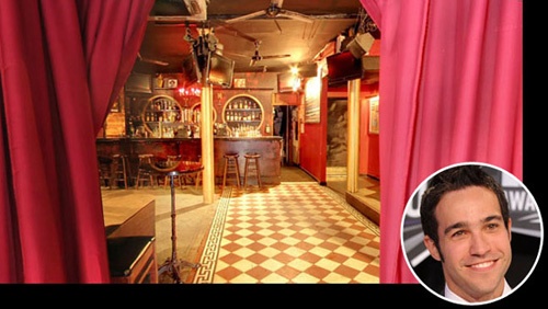 Nhà hàng Angels & Kings của Pete Wentz khai trương năm 2007 tại New York. Hiện tại, nhà hàng có thêm ba chi nhánh mới ở Chicago, Barcelona, Los Angeles.