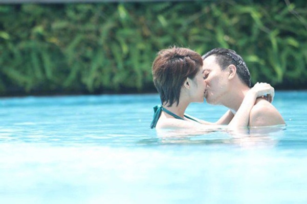 … cho xuống dưới nước.