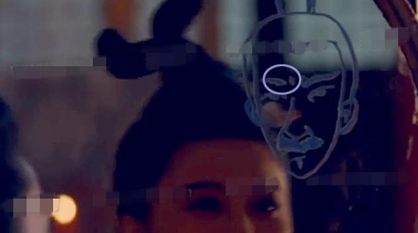 ...trông khá khác nhau khi đổi góc máy.