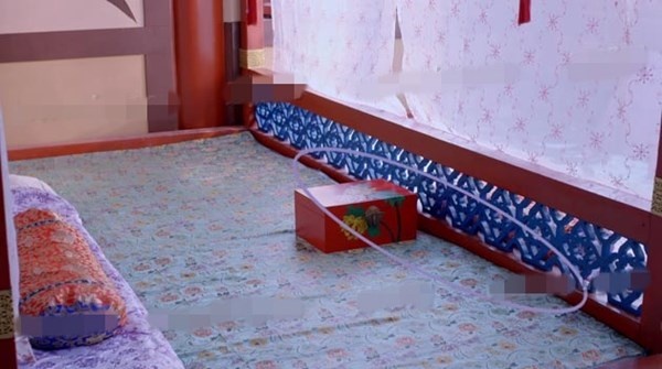 Dù chưa có ai tác động nhưng chiếc ga trải giường...