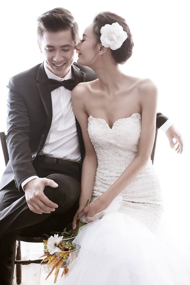 Chuyện tình cảm của Lê Thúy và người yêu điển trai có cái kết đẹp là một đám cưới trước sự bất ngờ của người hâm mộ và giới truyền thông. Theo đó, ngày 31/12 cặp đôi sẽ tổ chức hôn lễ đầu tiên tại Quảng Bình, quê nhà của cô dâu. 10 ngày sau đó, hôn lễ thứ hai diễn ra tại TP.HCM với sự góp mặt của bạn bè, người thân và đối tác công việc của đôi vợ chồng trẻ. 