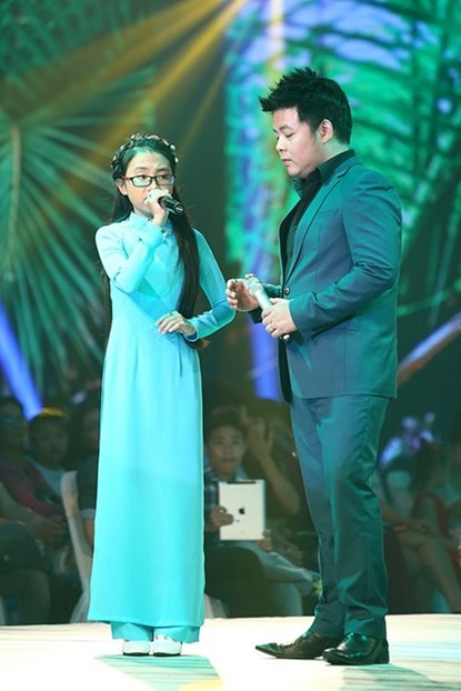 Quang Lê cùng con gái nuôi Phương Mỹ Chi.