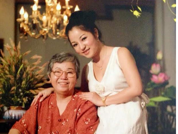 Danh hai Thuy Nga viet thu tay dam nuoc mat cho me hinh anh