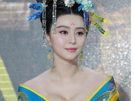 Vo Tac Thien xua va nay: Cang khoe nguc cang noi tieng hinh anh