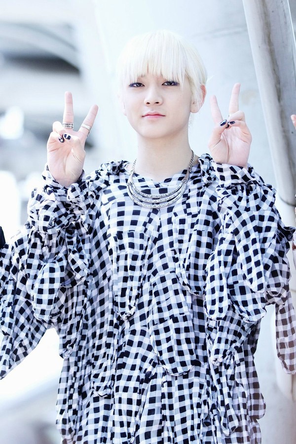 Ren tự tin với nhan sắc của mình, anh còn tự nhận mình là một “cô gái xinh đẹp”.