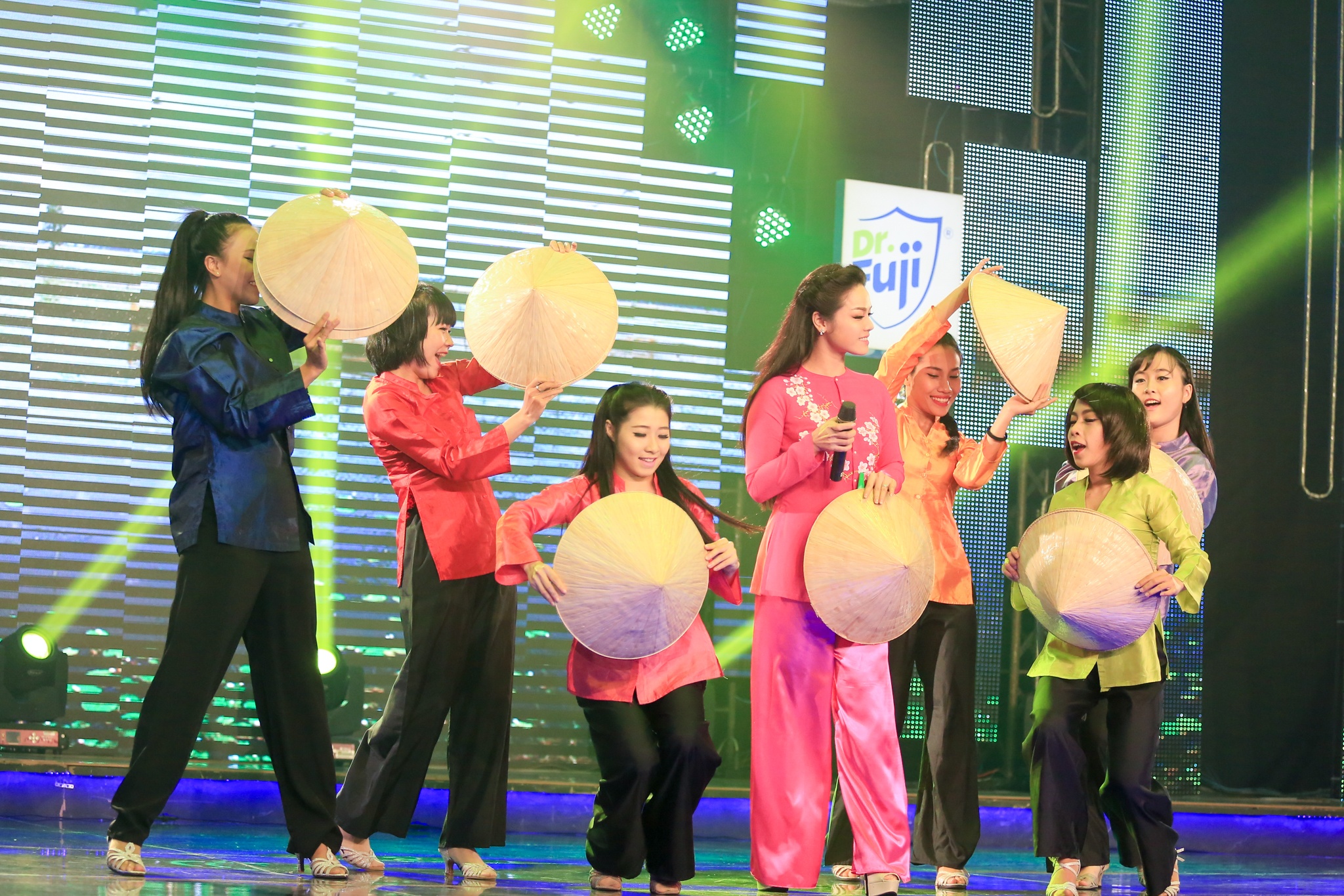 'Ve mien Tay' - Nhat Kim Anh hinh anh