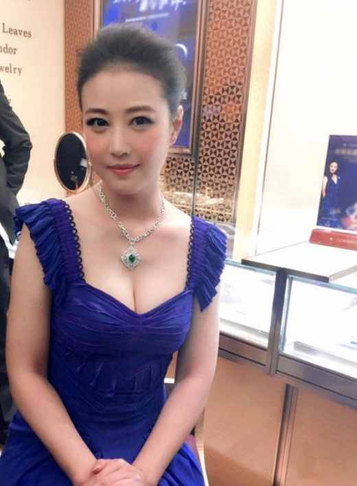 Trong phim Võ Tắc Thiên, nhân vật của Châu Hải My đã khiến nhiều người trầm trồ bởi vòng một nóng bỏng hơn cả các đàn em.