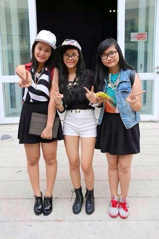 Thanh Thảo (ngoài cùng bên trái) và các thí sinh của The Voice Kids.
