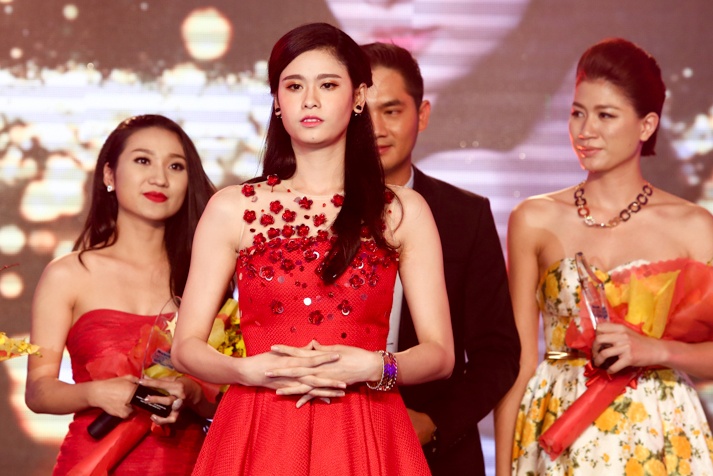 Truong Quynh Anh lan dau xuat hien sau khi bo nha di hinh anh