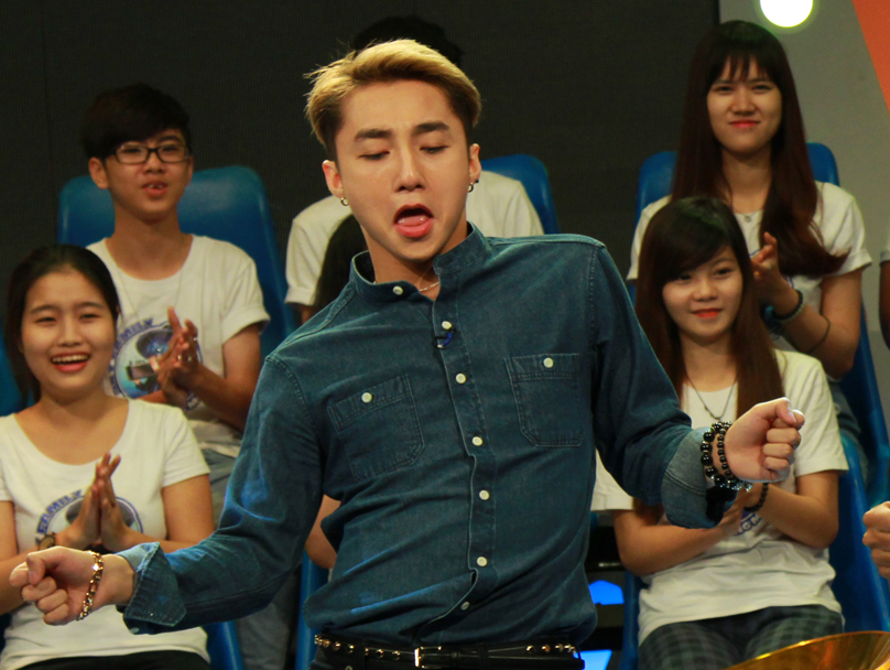 Son Tung nhay sexy, lam tro choc khan gia tren truyen hinh hinh anh