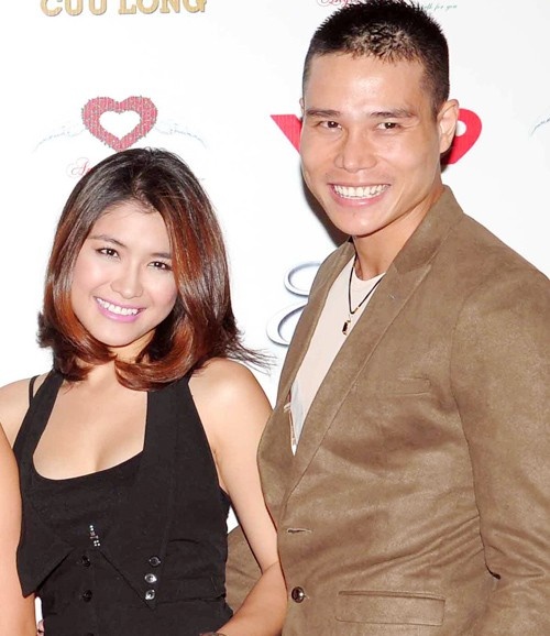 Tiến Đoàn - Bích Huyền: Khi bộ phim Phía cuối cầu vồng đóng máy, cũng là lúc xuất hiện những tin đồn tình cảm giữa nam vương Tiến Đoàn và nữ diễn viên sinh năm 1989 - Bích Huyền. Mọi việc bắt đầu khi Bích Huyền luôn dành cho bạn diễn rất nhiều lời khen có cánh. Còn Tiến Đoàn lại mập mờ ám chỉ việc đang có bạn gái ở Hà Nội.