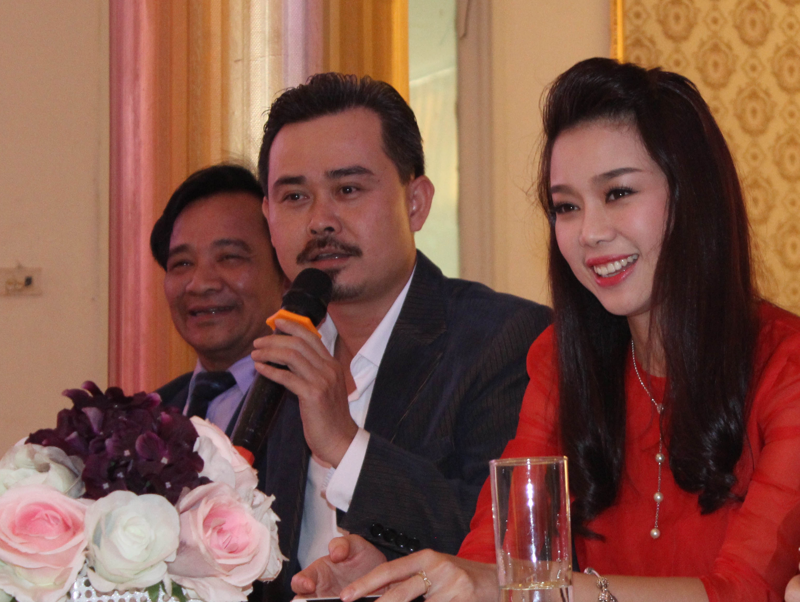 Quang Teo bi ban dien 'to' danh suyt ngat tren phim truong hinh anh