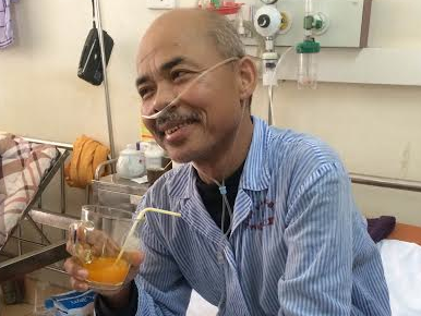 Nghe si Han Van Tinh mim cuoi chong choi benh ung thu hinh anh