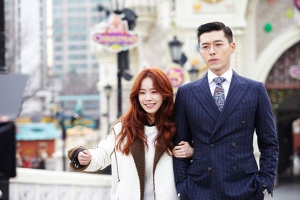 Han Ji Min là bạn diễn cặp mới nhất của Hyun Bin. Trong Hyde, Jekyll, Me, hai người thể hiện chuyện tình tay ba đầy thú vị giữa hai mặt nhân cách đối lập của một chàng trai với một cô gái xinh đẹp.