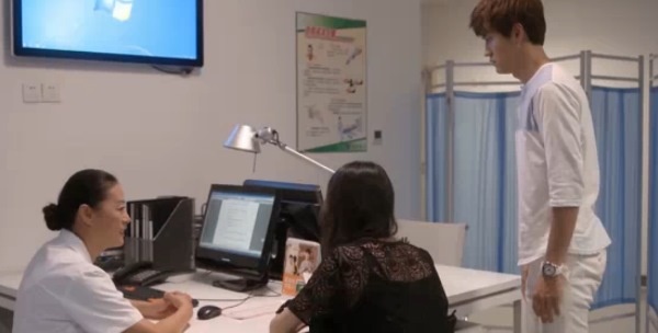 Tiêu Tiêu nhận được kết quả mình chưa hề có thai. 