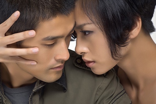 Trước Petey Nguyễn, Ngô Thanh Vân cũng từng vướng nghi vấn tình cảm với bạn diễn Việt kiều - Johny Trí Nguyễn - sau nhiều dự án phim kết hợp ăn ý. 