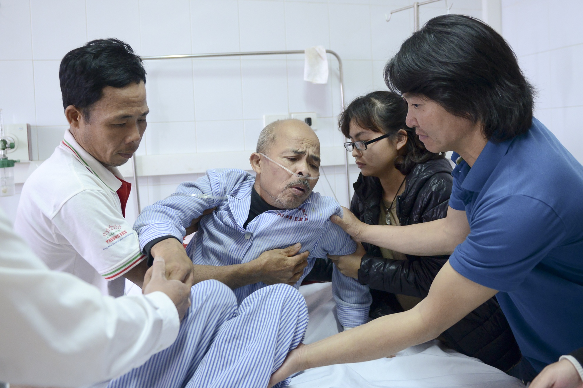 Nghe si Han Van Tinh ho du sau khi hut dich o phoi hinh anh