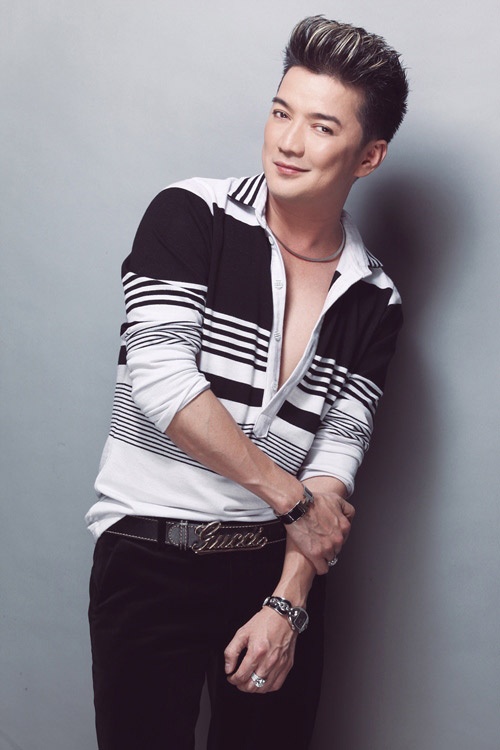 Trước đó, xung quanh chuyện kết hôn giả với bầu sô Liên Phạm, Mr Đàm cũng cho hay, đây là những thông tin nực cười. Anh chỉ nói, những thông tin như vậy cứ để pháp luật trả lời, không đến lượt người khác. Mr. Đàm cũng phủ nhận chuyện đi hát trốn thuế với thái độ rất giận dữ. Anh khẳng định, tin vào những lời bịa đặt này là đánh giá Đàm Vĩnh Hưng quá thấp trong chuyện này. 