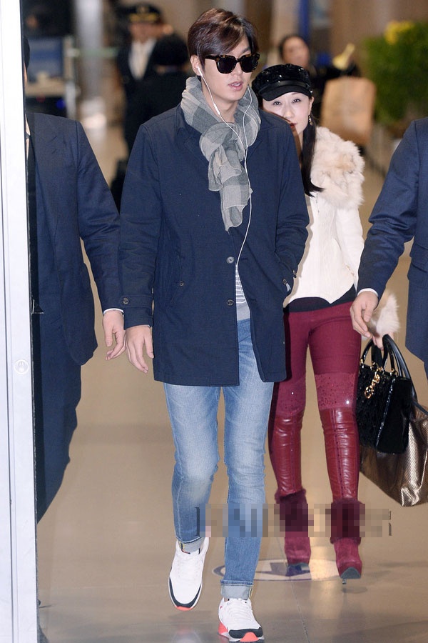 Lee Min Ho luôn nhận được sự quan tâm, yêu mến của công chúng trong và ngoài nước không chỉ bởi tài năng diễn xuất, ngoại hình bảnh bao mà còn bởi phong cách thời trang trẻ trung, sành điệu. 