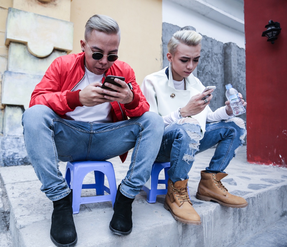 Soobin ket hop voi 'phu thuy am nhac' Touliver lam qua 8/3 hinh anh