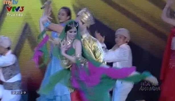 'Baby la anh do' - Dong Nhi hinh anh