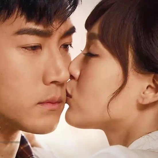 ...đến những nụ hôn thật ngọt ngào, sâu lắng.
