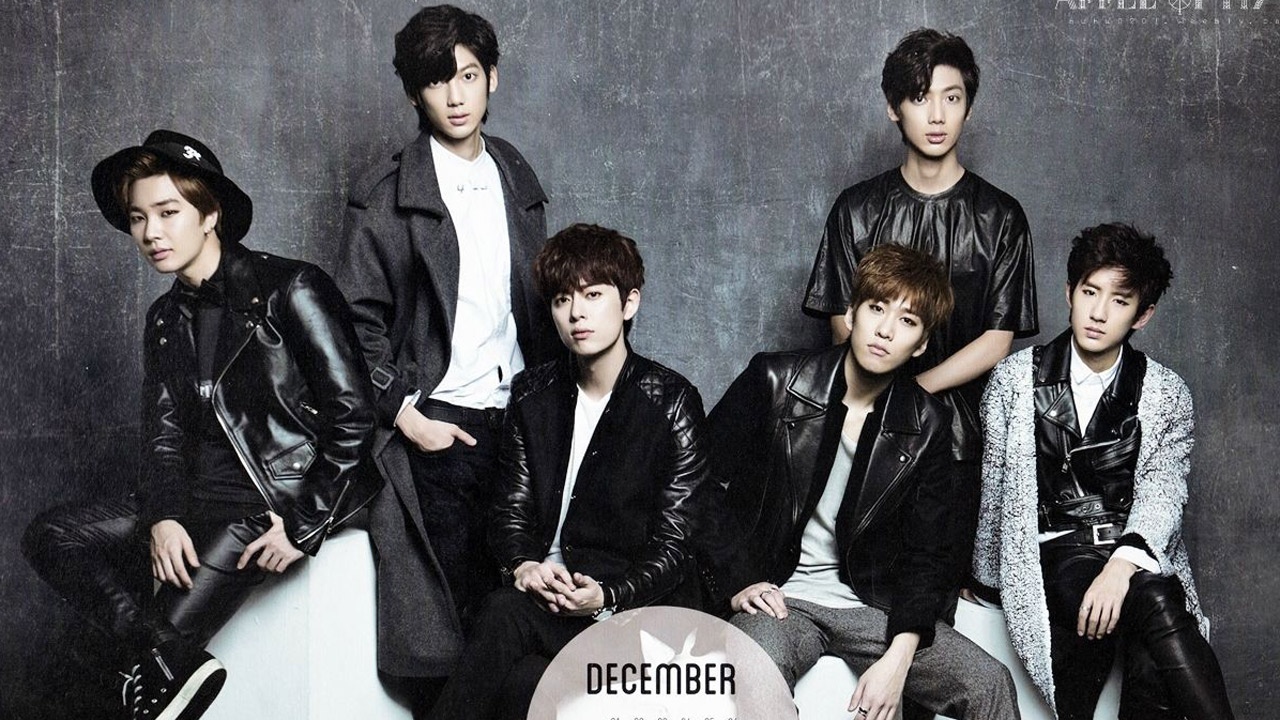 Boyfriend là một nhóm nhạc nam 6 thành viên và được thành lập vào năm 2011. Tính tới nay, họ đã phát hành 3 single tiếng Hàn, 1 album dài và 4 mini-album. Tuy nhiên, cũng giống như U-Kiss, Boyfriend mới chỉ giành được duy nhất một chiếc cúp chiến thắng trên chương trình âm nhạc nhỏ - The Show nhờ ca khúc Witch.