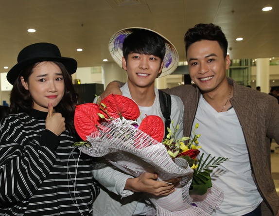 Hong Dang, Nha Phuong ra san bay don Kang Tae Oh hinh anh