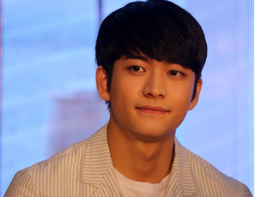 Giai ma suc hut cua my nam 'Tuoi thanh xuan' Kang Tae Oh hinh anh