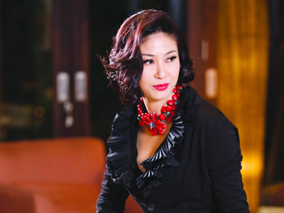 Hoa hau Ha Kieu Anh dau long vi bi cha de quay lung hinh anh