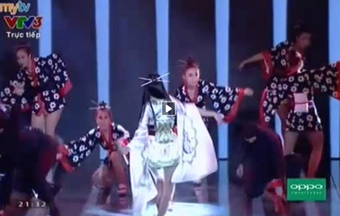 Dong Nhi the hien 'Geisha's Dream' mo man dem thi hinh anh