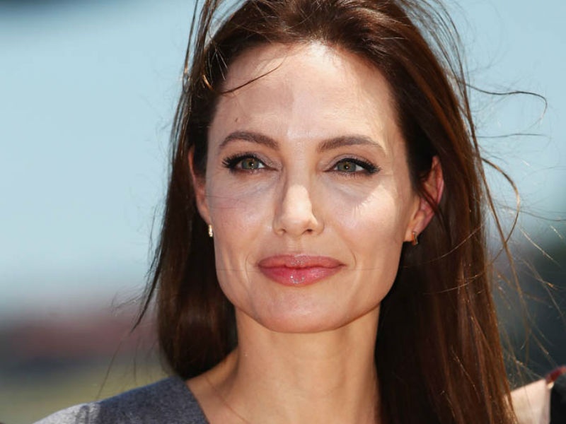 Angelina Jolie chia se nhat ky phau thuat hinh anh