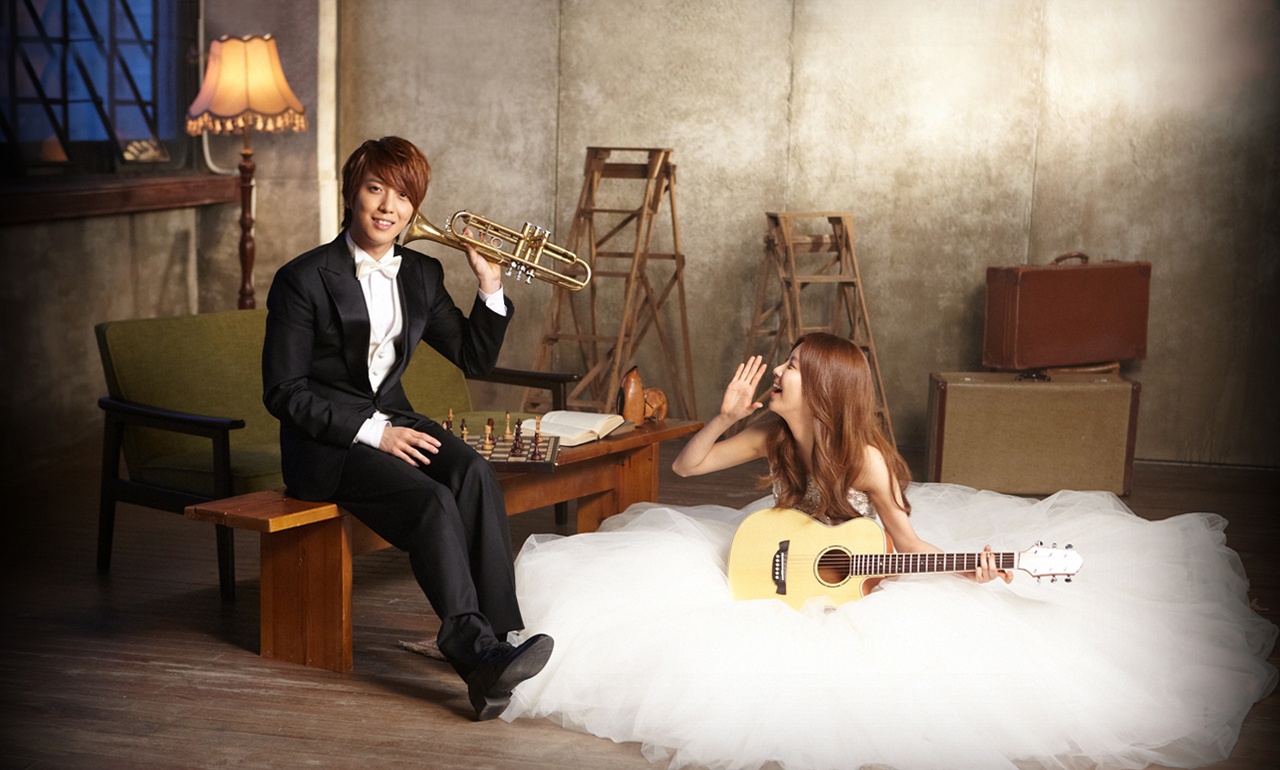 Năm 2008 cũng là thời hoàng kim của những gameshow hẹn hò đình đám như We got married, M!Scandal... Những cặp đôi như Jung Yong Hwa - Seohyun, Nichkhun - Victoria, Jo Kwon - Gain nhanh chóng chiếm được cảm tình của người xem.