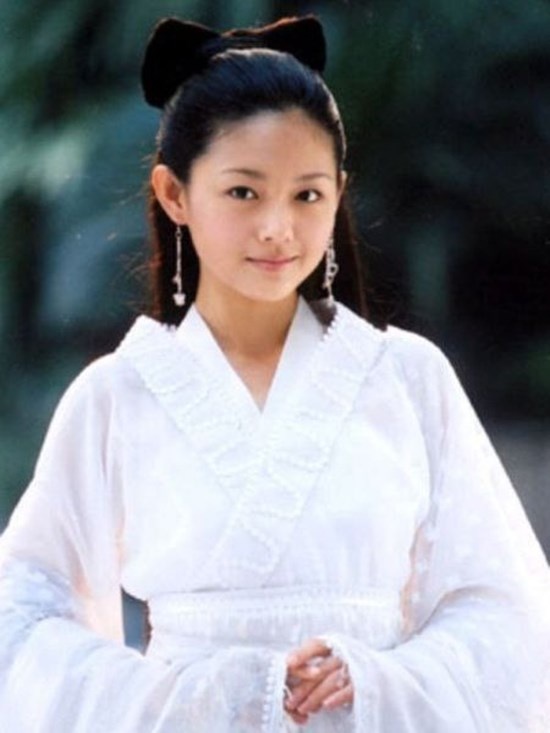 Vẻ đẹp trong sáng, dễ thương của ma nữ Nhiếp Tiểu Thiện (Từ Hy Viên) trong  Thiện nữ u hồn làm xao xuyến trái tim người xem.