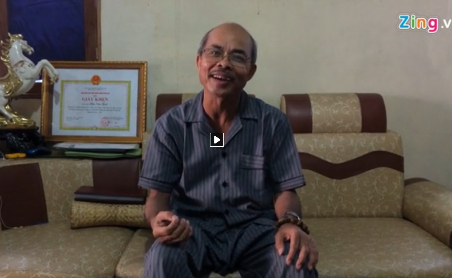 Nghe si Han Van Tinh tuoi roi sau nhung ngay dieu tri ung thu hinh anh