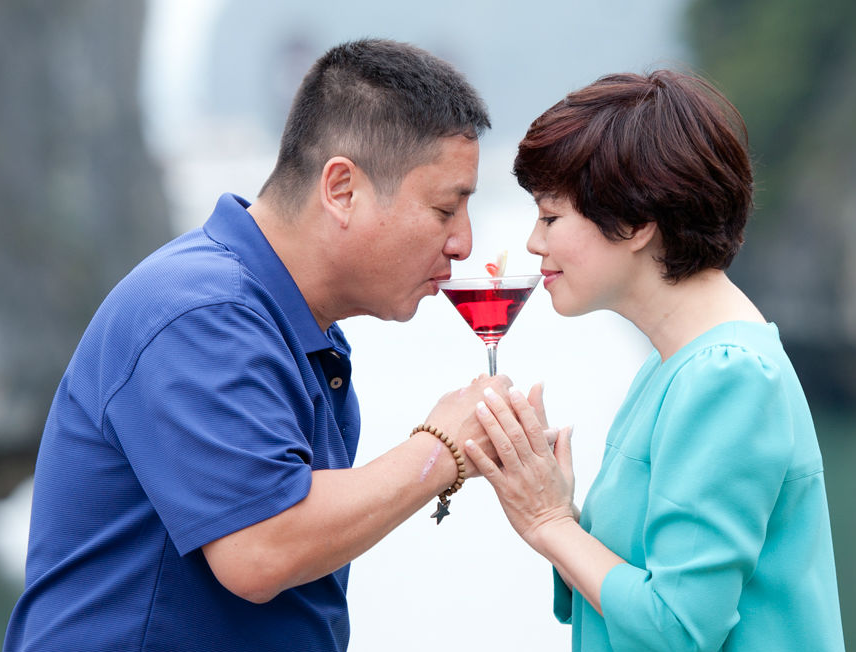 Chi Trung dua vo di huong 'trang mat' hinh anh