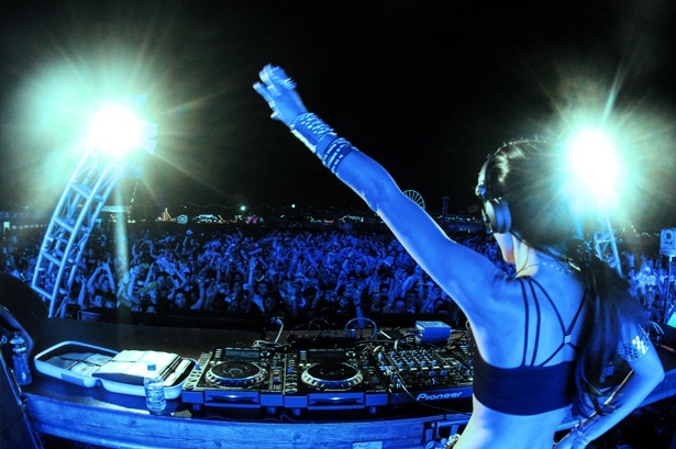 DJ noi tieng Thuy Dien chieu mo tai nang Viet hinh anh