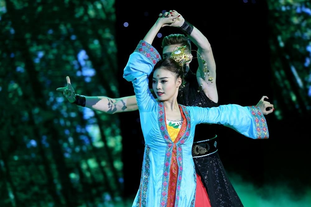 Lan Ngoc, George va Daniel mang den cho nguoi xem chuyen tinh tay ba hinh anh