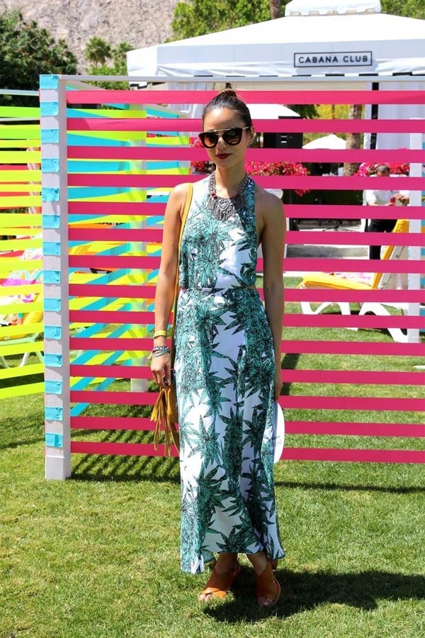 Jamie Chung trông dịu dàng và nữ tính khi diện  váy maxi họa tiết.