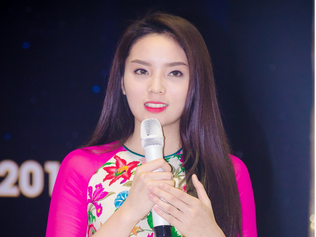 Ky Duyen boi roi vi bi tu khi lam giam khao gameshow hinh anh