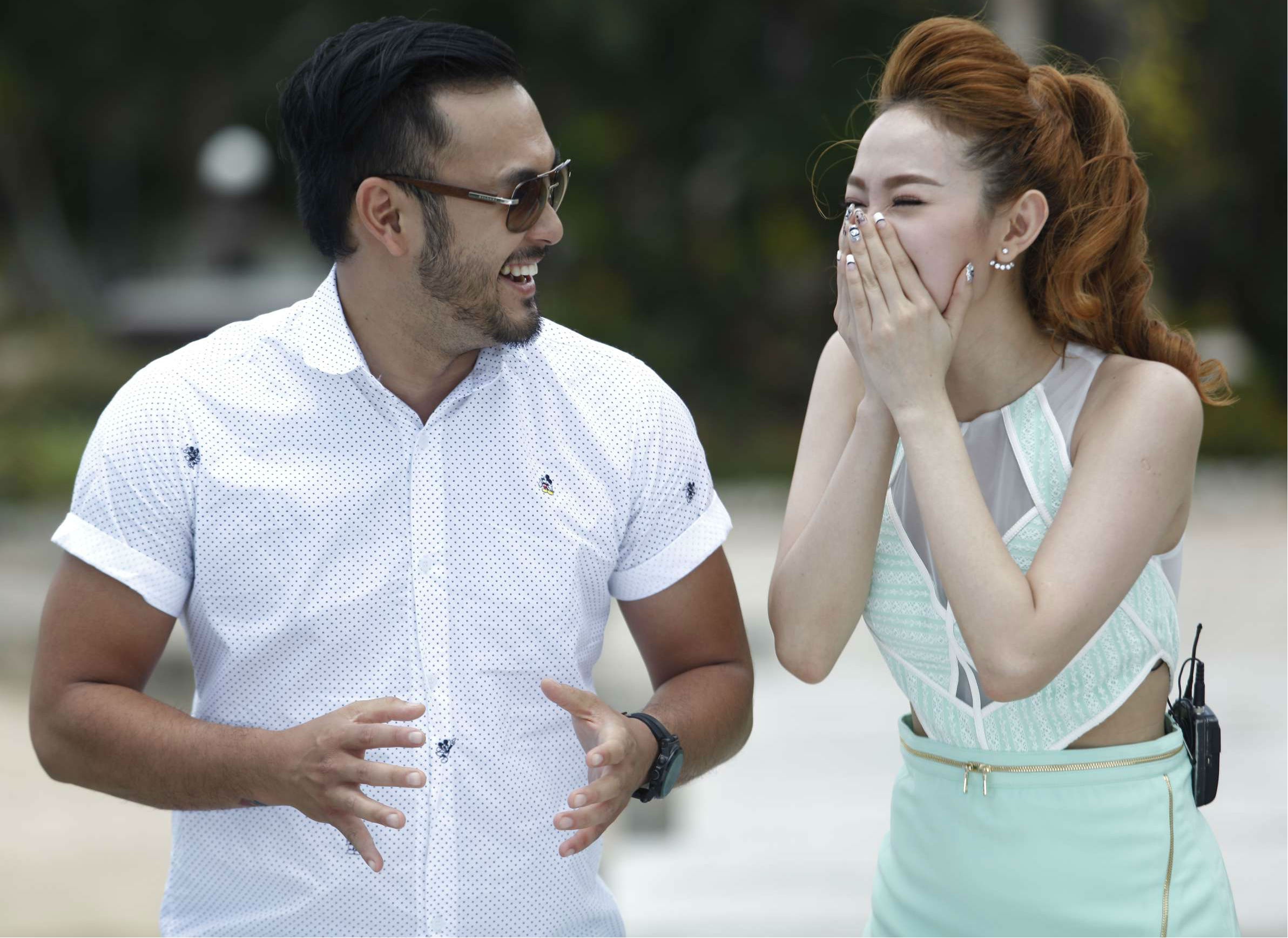 Minh Hang cuoi tha ga khi cham diem Phai manh Viet hinh anh