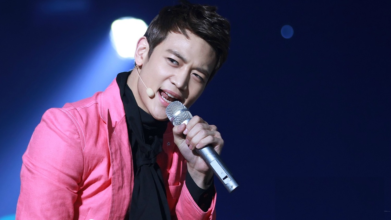 Minho phải chuyển sang làm rapper do giọng hát quá yếu. Thế nhưng khả năng rap của anh cũng không tạo được ấn tượng và phong cách riêng, đặc biệt, Minho còn phải nhận khá nhiều lời chê bai khi rap bằng tiếng Anh.