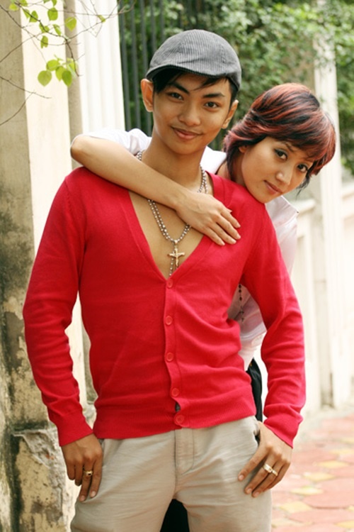 Được đôn lên nhảy cặp với Khánh Thi khi mới 16 tuổi, Phan Hiển đã vượt qua rào cản về ngoại hình và tuổi tác để gắn bó với giám khảo Bước nhảy hoàn vũ. Suốt 6 năm qua, Khánh Thi và 