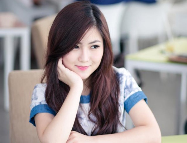 Sau khi đăng quang, Hương Tràm khiến khán giả thất vọng khi liên tục vướng phải những scandal nghiêm trọng. 