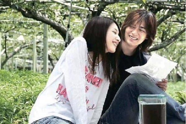 Dù không thành đôi trên màn ảnh nhưng Châu Du Dân lại thật sự phải lòng Hứa Vỹ Luân ở ngoài đời. Tuy nhiên, mối tình đẹp này lại kết thúc nhanh chóng bởi tính cách trẻ con cùng thói quen quản bạn gái quá chặt của mỹ nam xứ Đài.