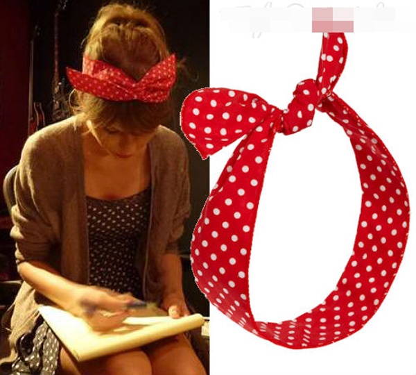 Băng-đô chấm bi đỏ trẻ trung và đáng yêu.