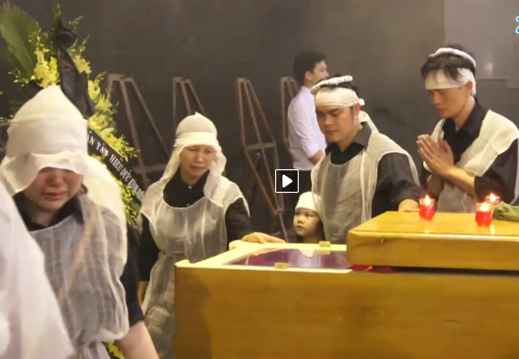 Gia dinh, ban be dau xot tien dua nghe si Anh Dung hinh anh