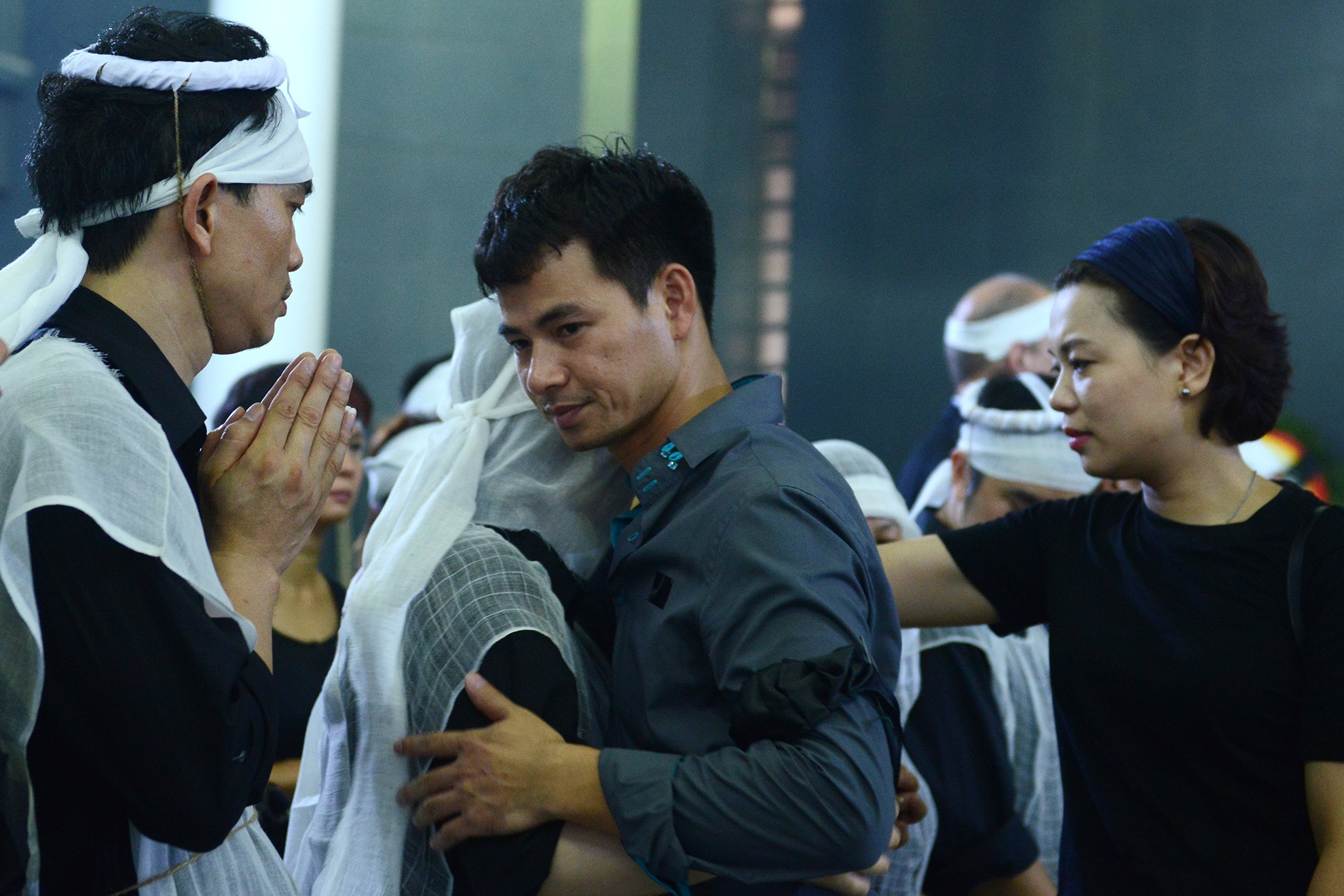 Vo chong Xuan Bac tien dua NSUT Anh Dung hinh anh