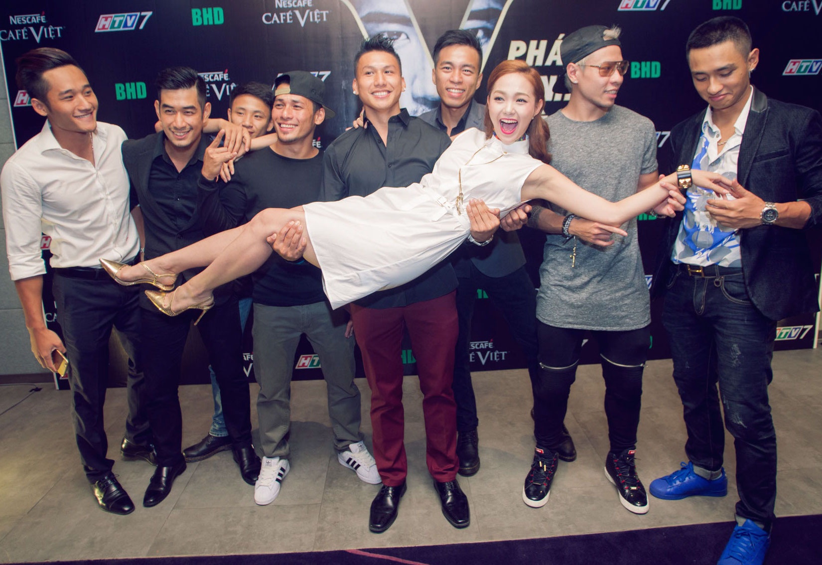 Trai dep be bong Minh Hang ra mat top 10 Phai manh Viet hinh anh